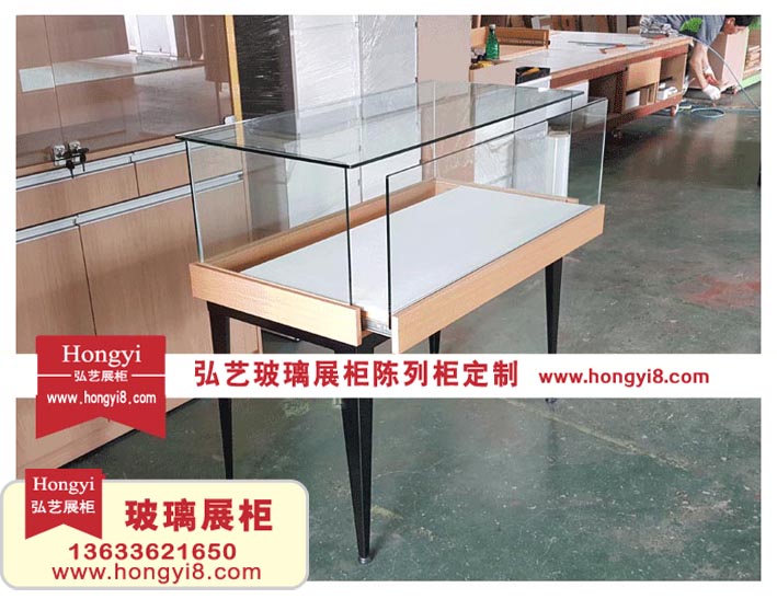 哈爾濱木質展架制作工廠——弘藝展柜的匠心工藝